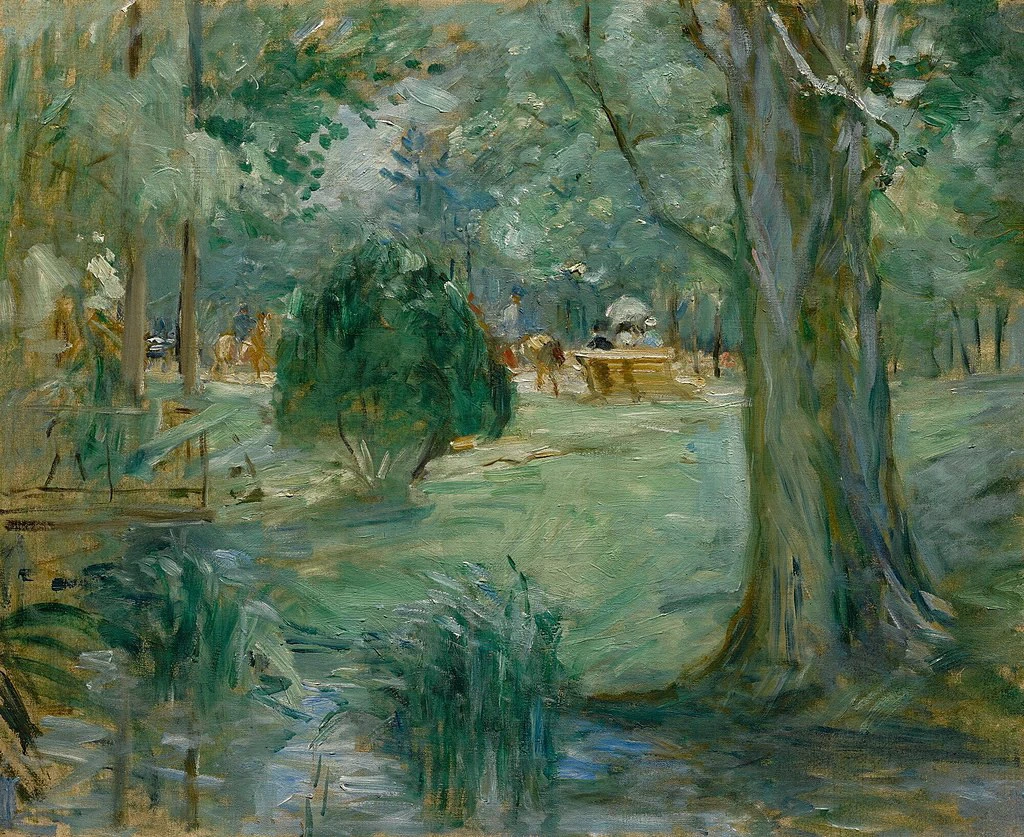 In giardino tra gli alberi